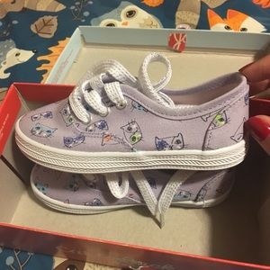 Toddler size 9 Cat and jack sneakers